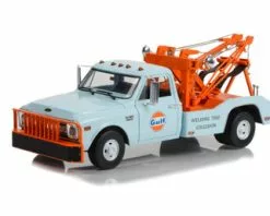 ModelToyCars 1969 Chevy C-30 Dually Wrecker, Gulf Oil - Greenlight 13624 - 1/18 Scale Diecast Model Toy Car