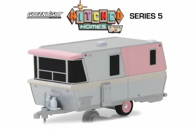 1959 Holiday House Travel Trailer, Pink - Greenlight 34050C/48 - 1/64 Scale Diecast Model Toy Car