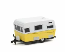 1959 Siesta Travel Trailer, White And Yellow - Greenlight 34110A - 1/64 Scale Diecast Car