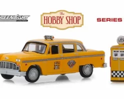 1978 Checker Motors Marathon A11 Taxi W/Gas Pump, Yellow - Greenlight 97070E, 1/64 Diecast Car